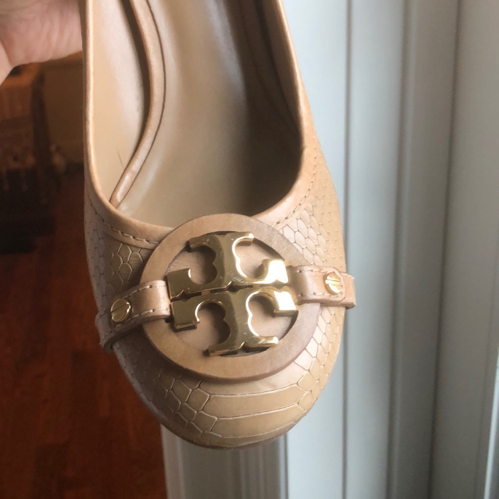 Mint Snakelike Tan pumps ideal day to evening